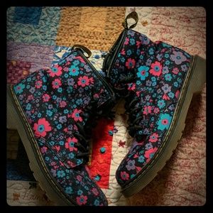 Floral canvas Dr Martens